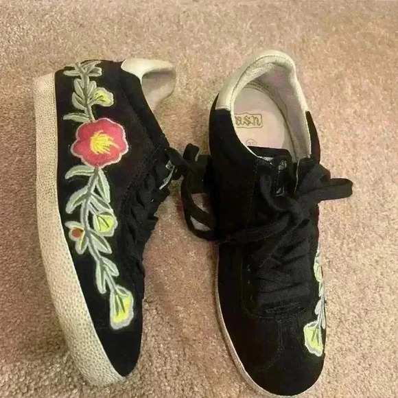 New A.S.H. Limited sz 5 black leather shoes with flower detailing - Picture 1 of 4